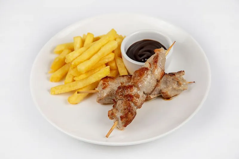 Шашлычок свиной с картофелем фри